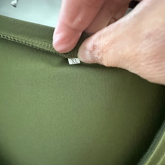 Olive Green V-Neck T-Shirt & Shorts Set XL 95% Polyester 5% Spandex Lightweight - Picture 6 of 6